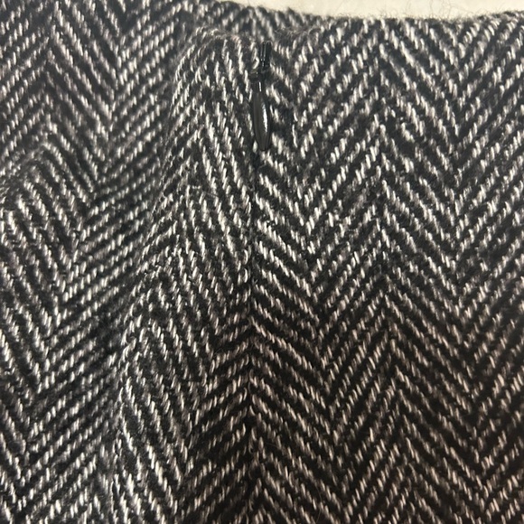 the most perfect twead mini skirt for all occasions 🌸 - Picture 2 of 4